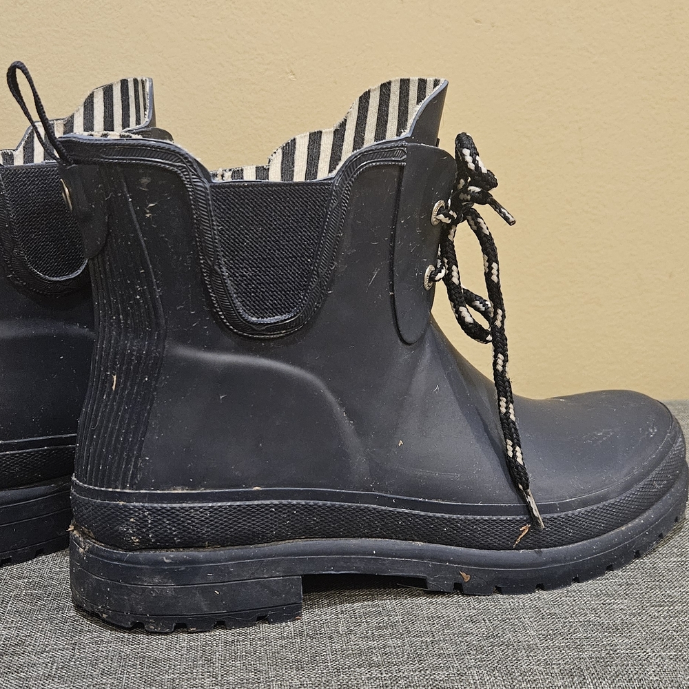 Black Short Lace-Up Rain Boots